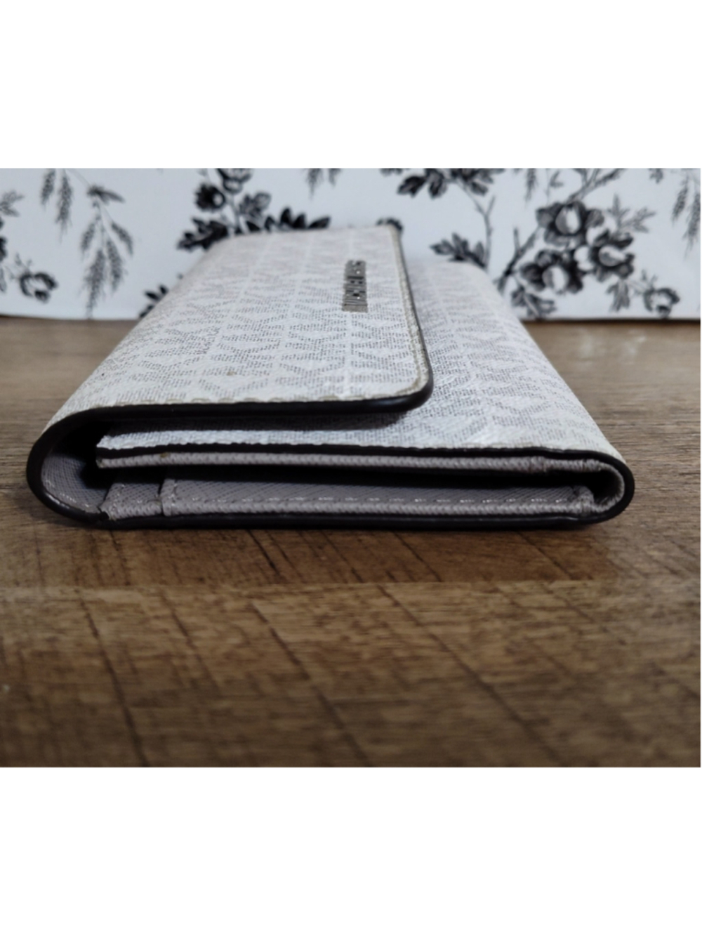 Women's Michael Kors Wallet One Size White Beige Logo Print - Picture 3 of 8